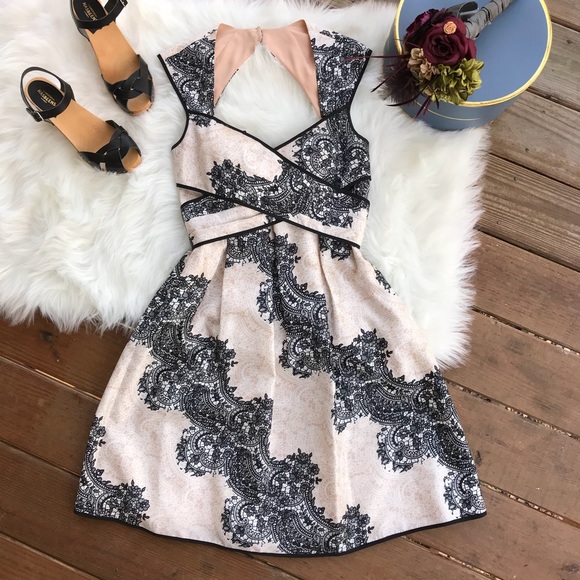 Jessica Simpson Dresses & Skirts - Jessica Simpson Lace Print Sweetheart Dress